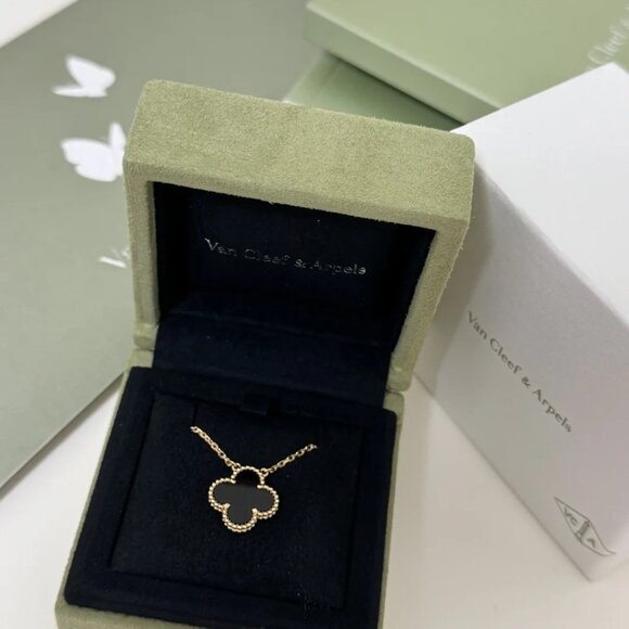 COPY - Authentic✨ Van Cleef & Arpels ✨18k necklace - Picture 5 of 7